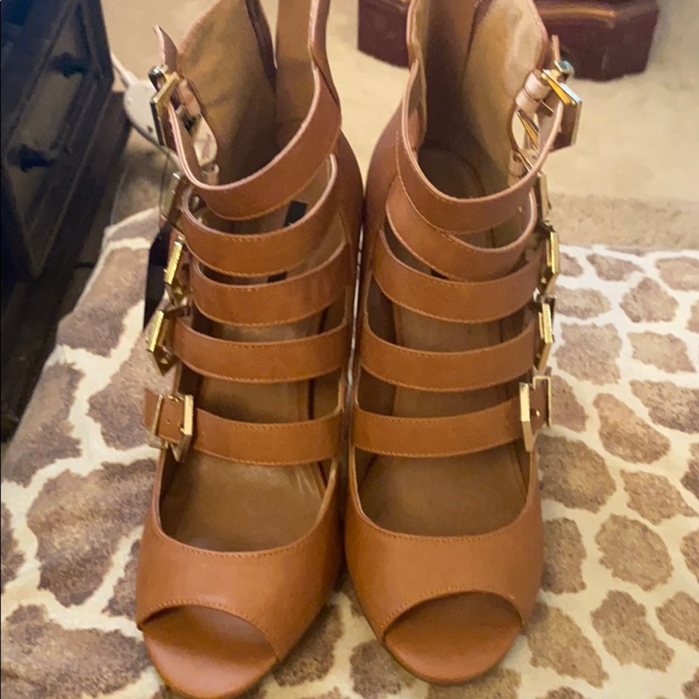 Tan heel sandal